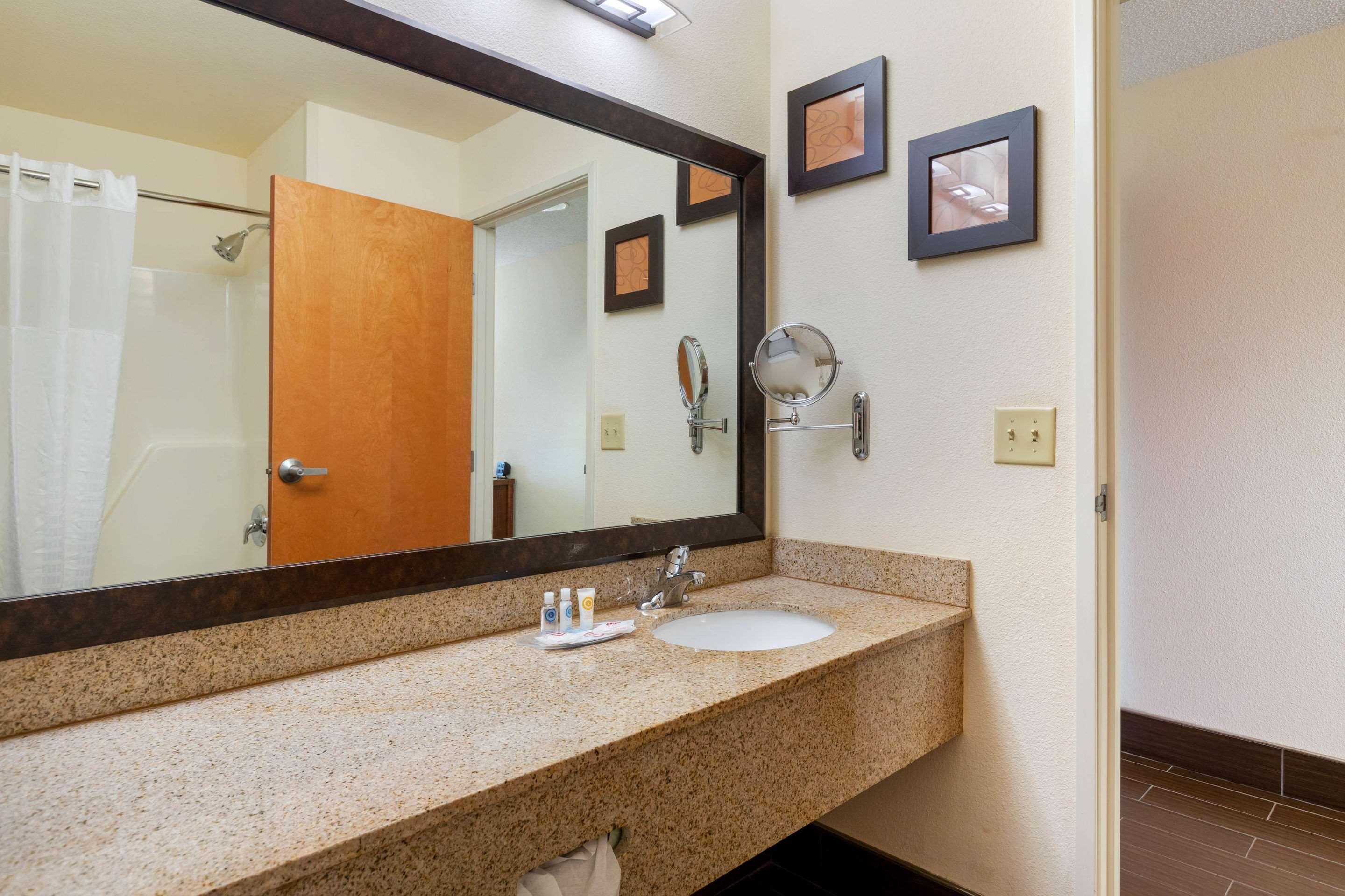 Comfort Suites Stevensville - St Joseph Dış mekan fotoğraf